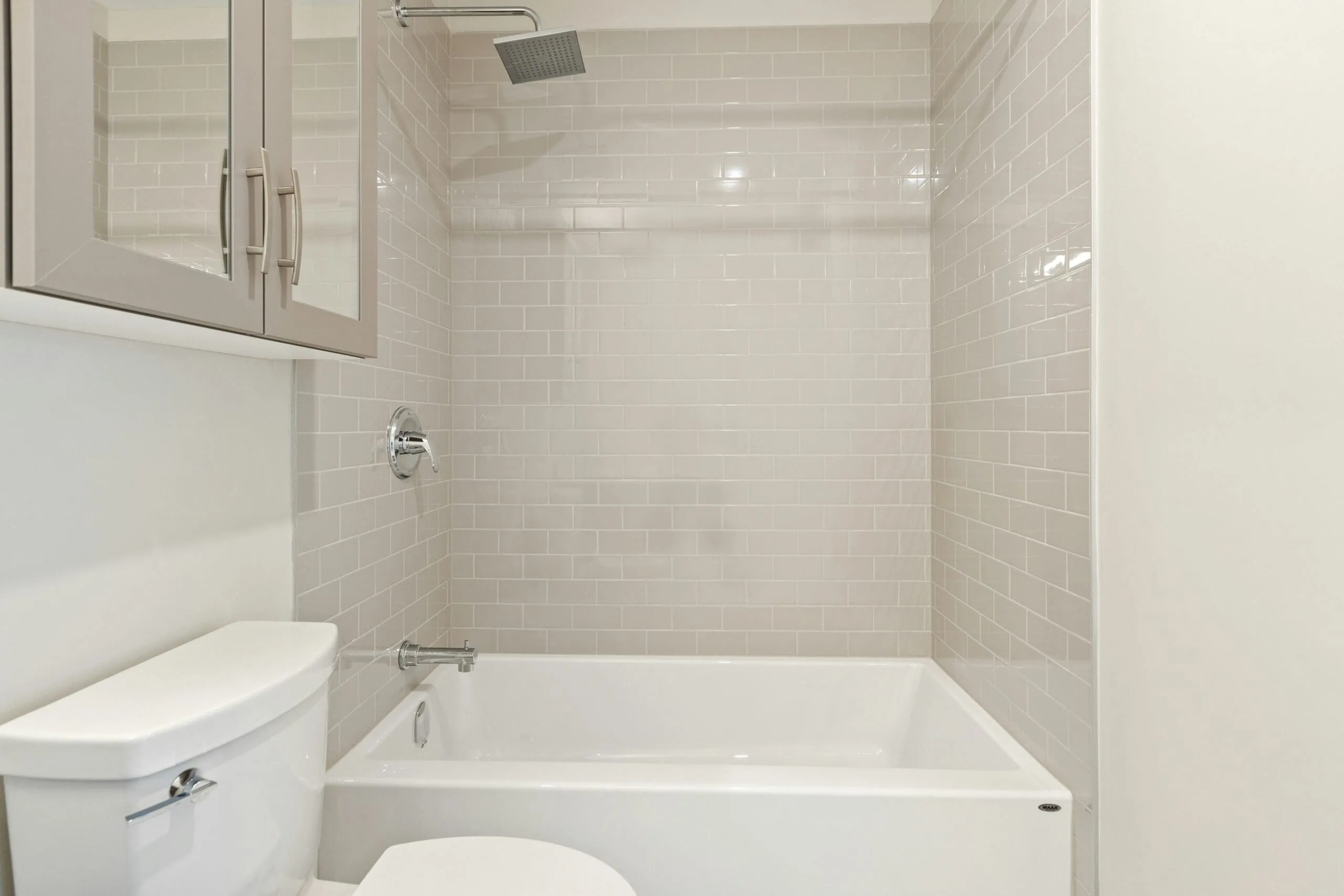 Modern bathtub with tiled walls in a remodeled bathroom – Patriot Property Pros, bathroom remodeling in Indiana