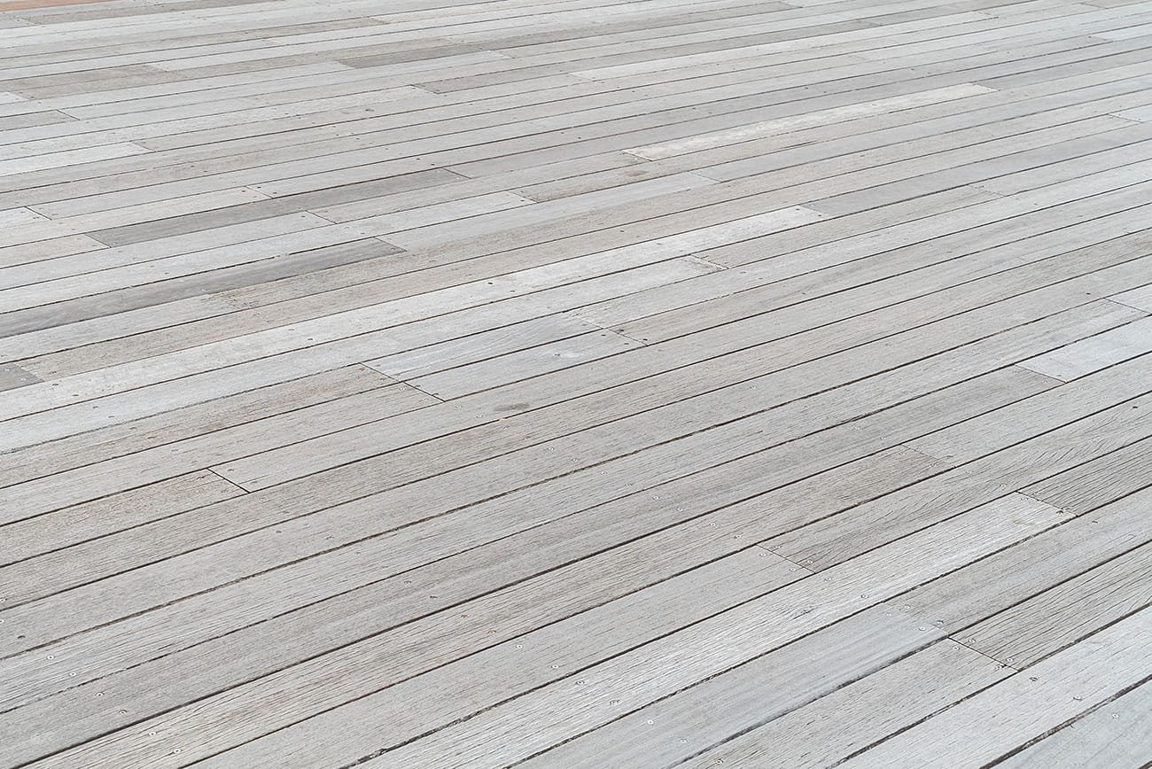 Composite vs PVC Decking for Indiana Weather: Heat, Fade, and Slip Resistance Compared (2025)