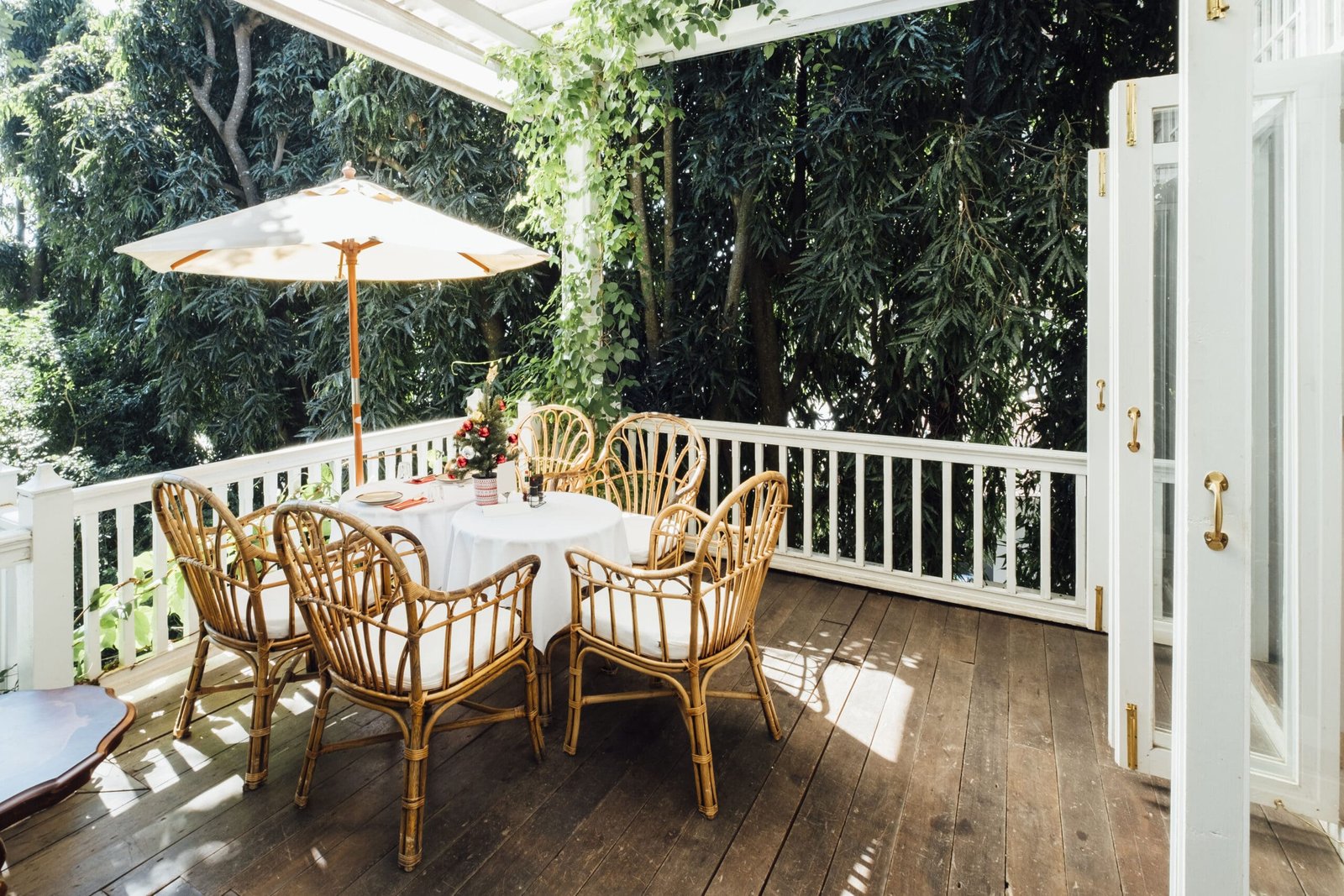 Deck Resurfacing vs Replacement in Terre Haute (2025 Costs & When to Choose Each)