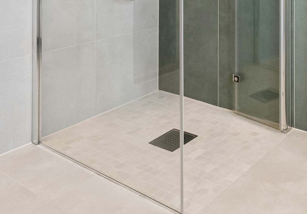 Walk-in shower with low-threshold entry for easy access and safety