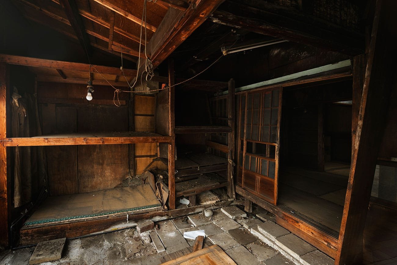 Basement Subfloor Systems Compared (DRIcore vs Foam Panels vs Sleepers vs Membranes)